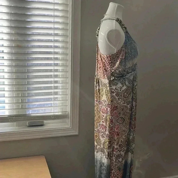 ❤️Host Picks❤️[L/XL]Shoreline  Abstract Gold Foil Halter Maxi Dress - Picture 4 of 11